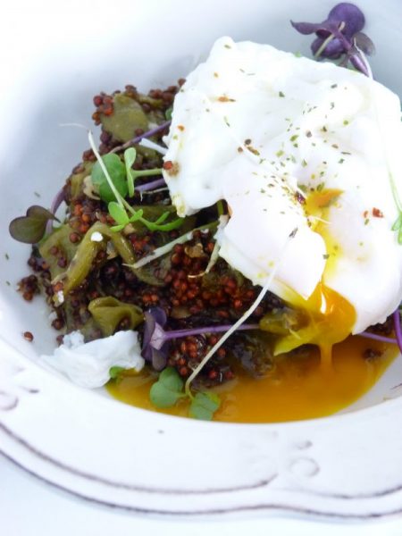 Cómo-hacer-quinoa-con-verduras-y-huevos-poche-Receta-sana-Quinoa-Roja-jazmin-y-canela-andrea-carucci
